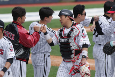 Twins Lead the KBO with Win Against the Bears